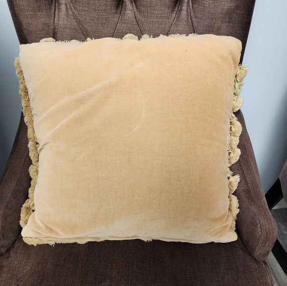 Wool Needlepoint Kathryn White Design Hydrangea Tasseled Pillows 2 Piece.  C0938 - Picture 3 of 10